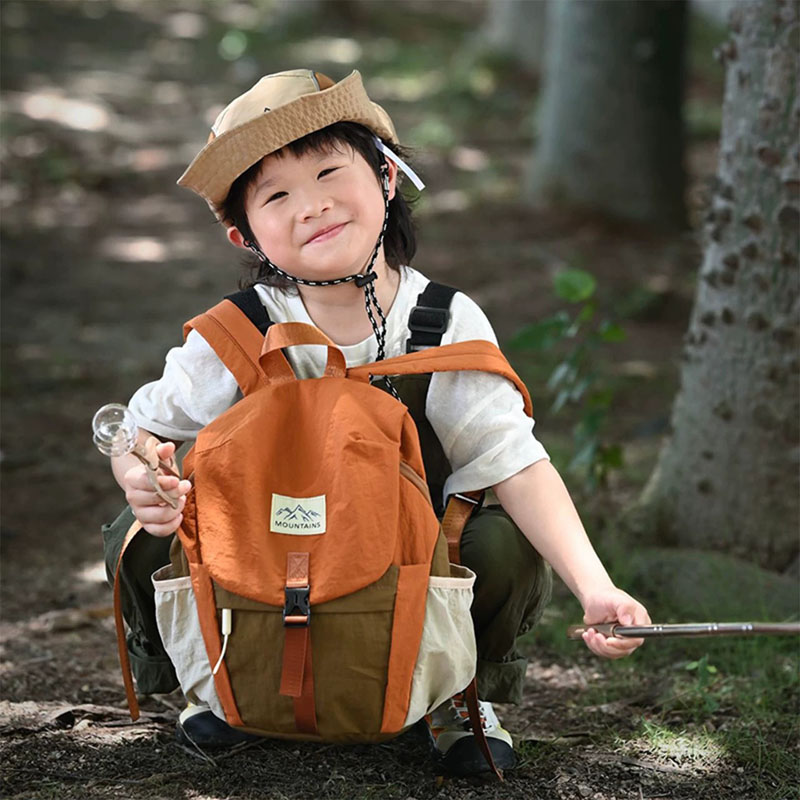 儿童超轻户外出游双肩包女童男童轻便旅游背包小学生男孩研学书包