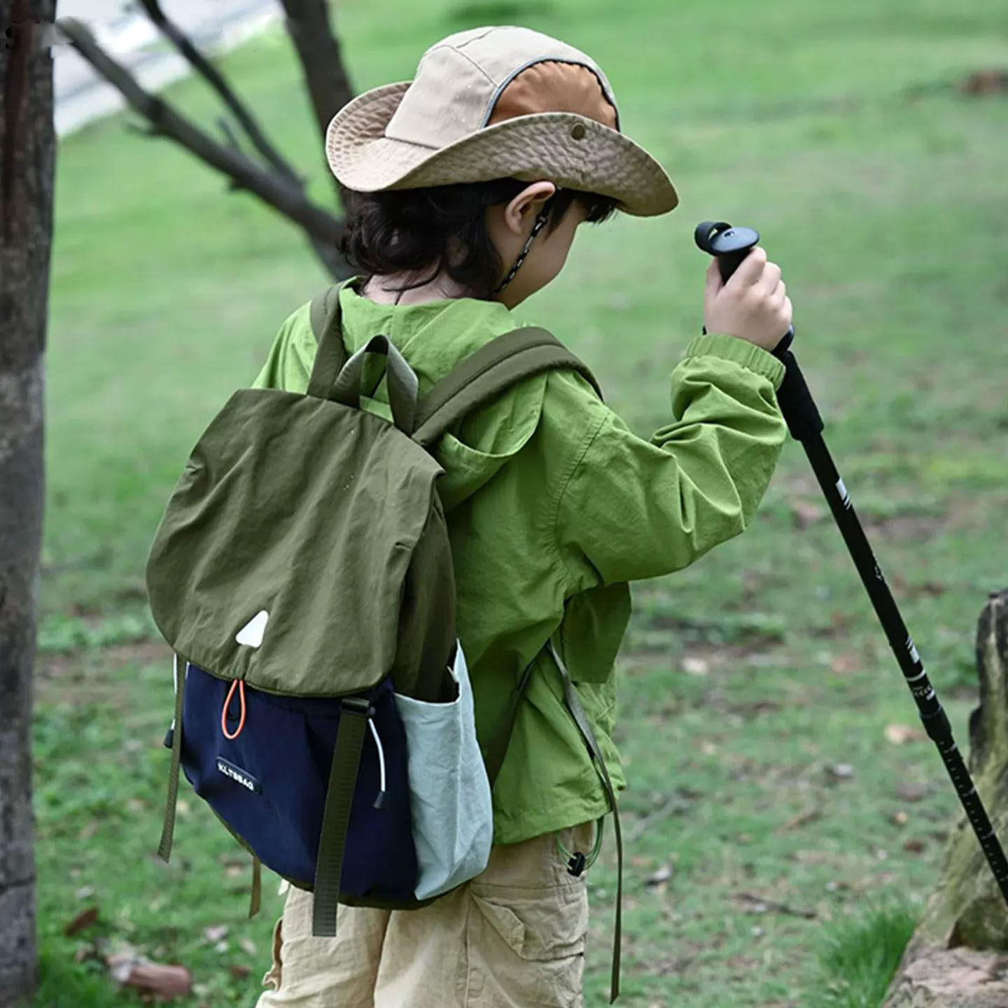 儿童超轻量化双肩包户外爬山背包小学生书包男女童出游旅游徒步包