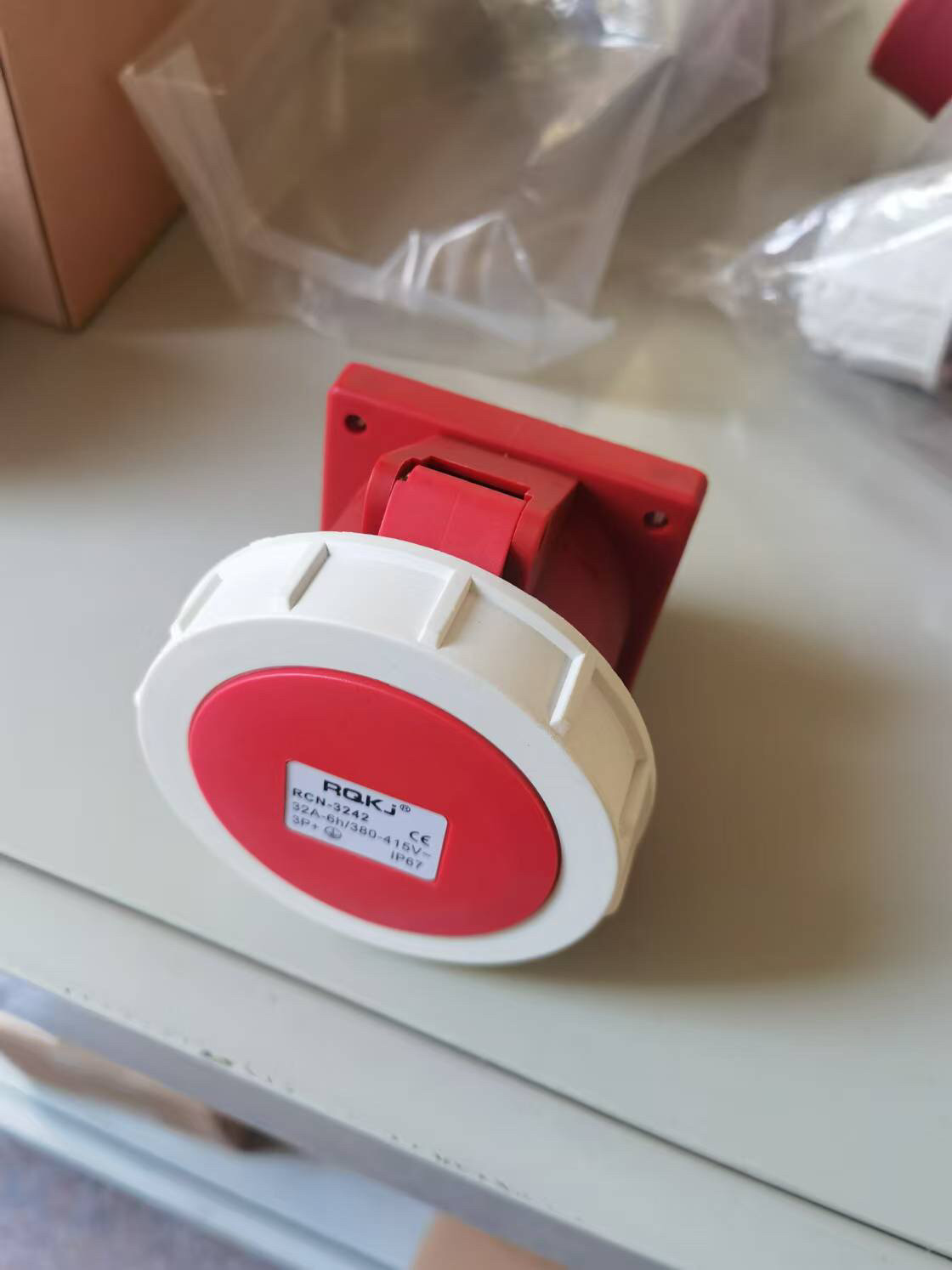 新型工业暗装直座插头座RCN-3242，32A/380V/415V/6h，四极，IP67