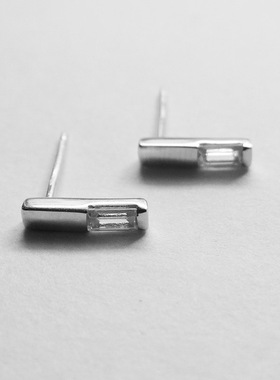 31hao 极简约设计925长方形短条白钻纯银耳钉hfh