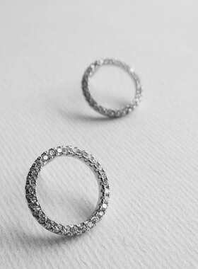 S1 925纯银极简约设计耳钉镂空圆形镶嵌满钻闪光精致百搭基础款