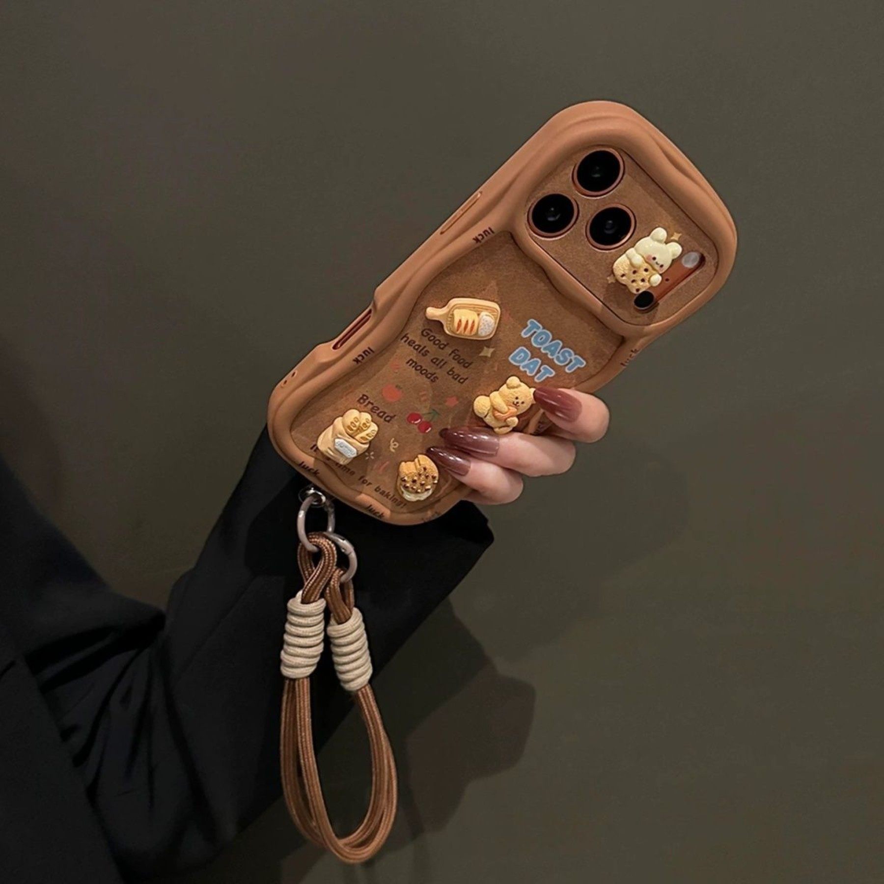 适用苹果17promax手机壳新款16pro秋冬iphone15plus带挂绳14pro超好看13镜头全包防摔12女11可爱小众