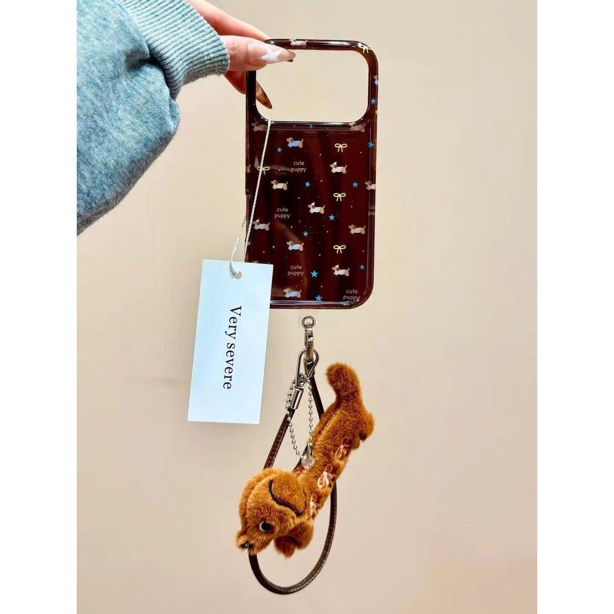 棕底满屏蝴蝶结腊肠狗适用苹果17promax手机壳iPhone16新款15pro带挂绳14超好看女款13全包防摔保护套