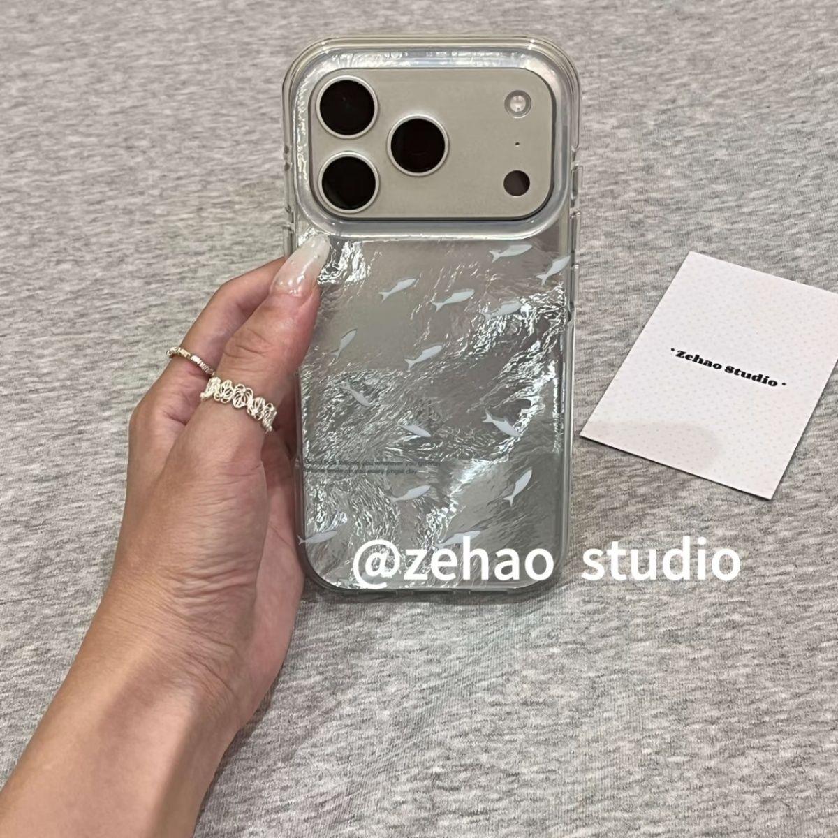 简约浅蓝满屏小海豚适用于苹果17promax手机壳iphone16pro新款15个性创意日韩ins14防摔保护套