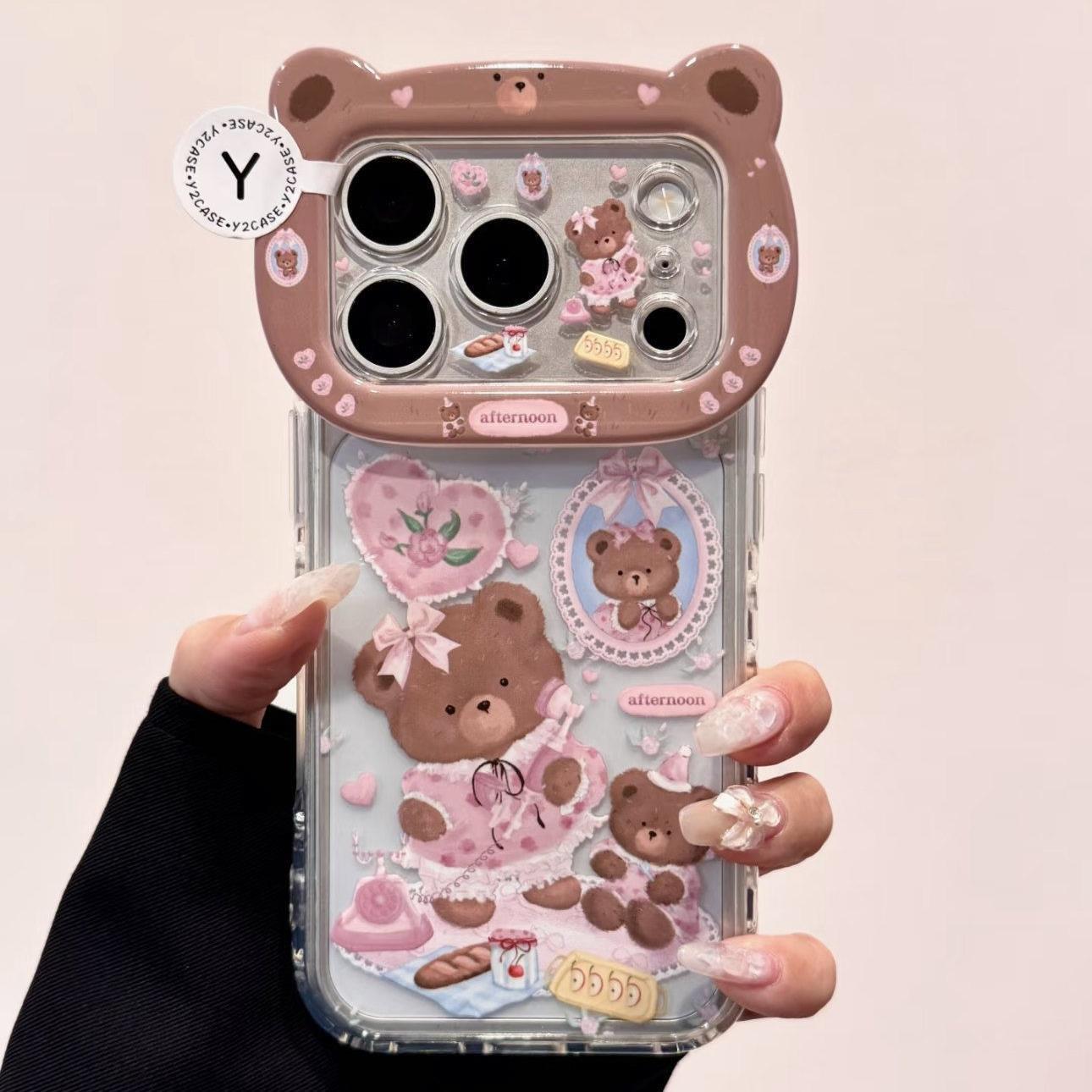 ins软萌可爱奶油粉围裙小熊立体镜头框17适用17pro苹果17ProMax手机壳iPhone16全包14新款16Promax保护套15女
