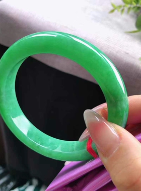 天然缅甸翡翠手镯，正圈59.4，冰种满色，种老水好，颜色辣眼完美