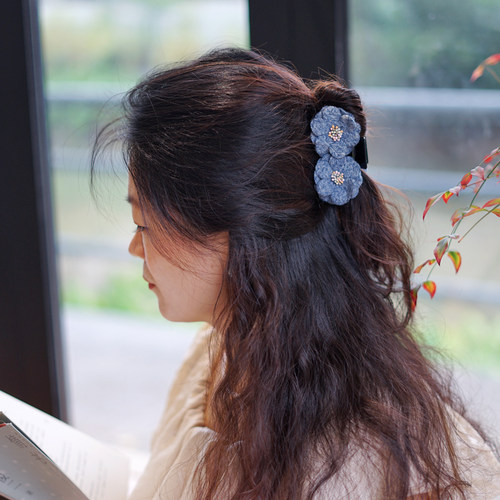 抓夹毛绒甜美山茶花后脑勺盘发