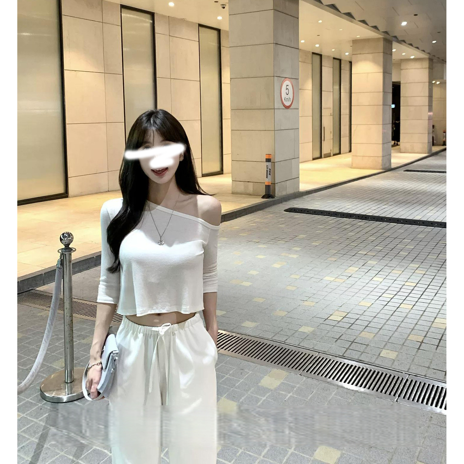 新款露肩斜肩七分袖上衣女夏季韩版休闲时尚显瘦短款T恤法式小众