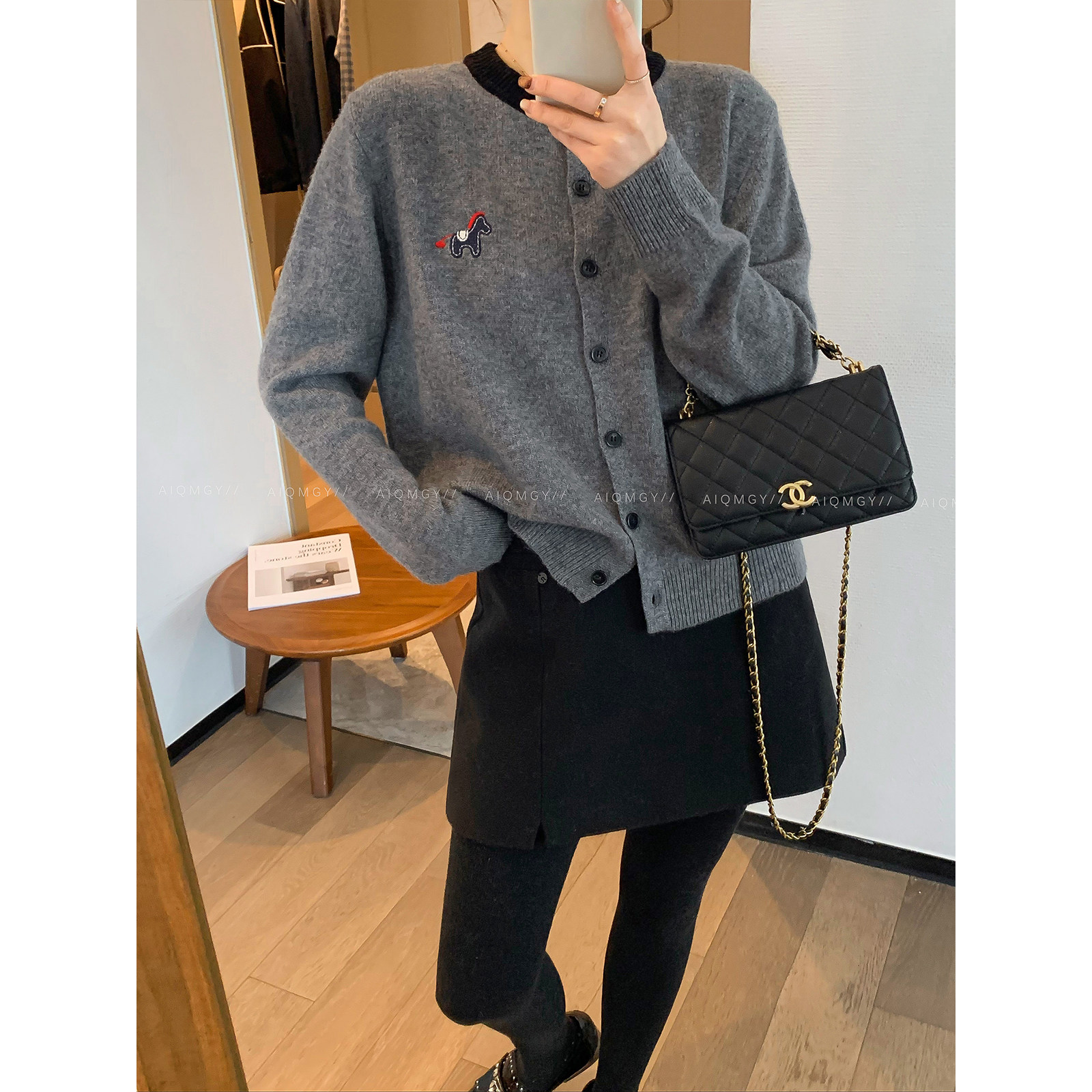 爱情魔鬼鱼 撞色小马刺绣针织开衫女2025年冬季新款韩系通勤上衣,女装/女士精品,毛针织衫,淘宝优惠券,粉丝福利购,淘宝优惠卷