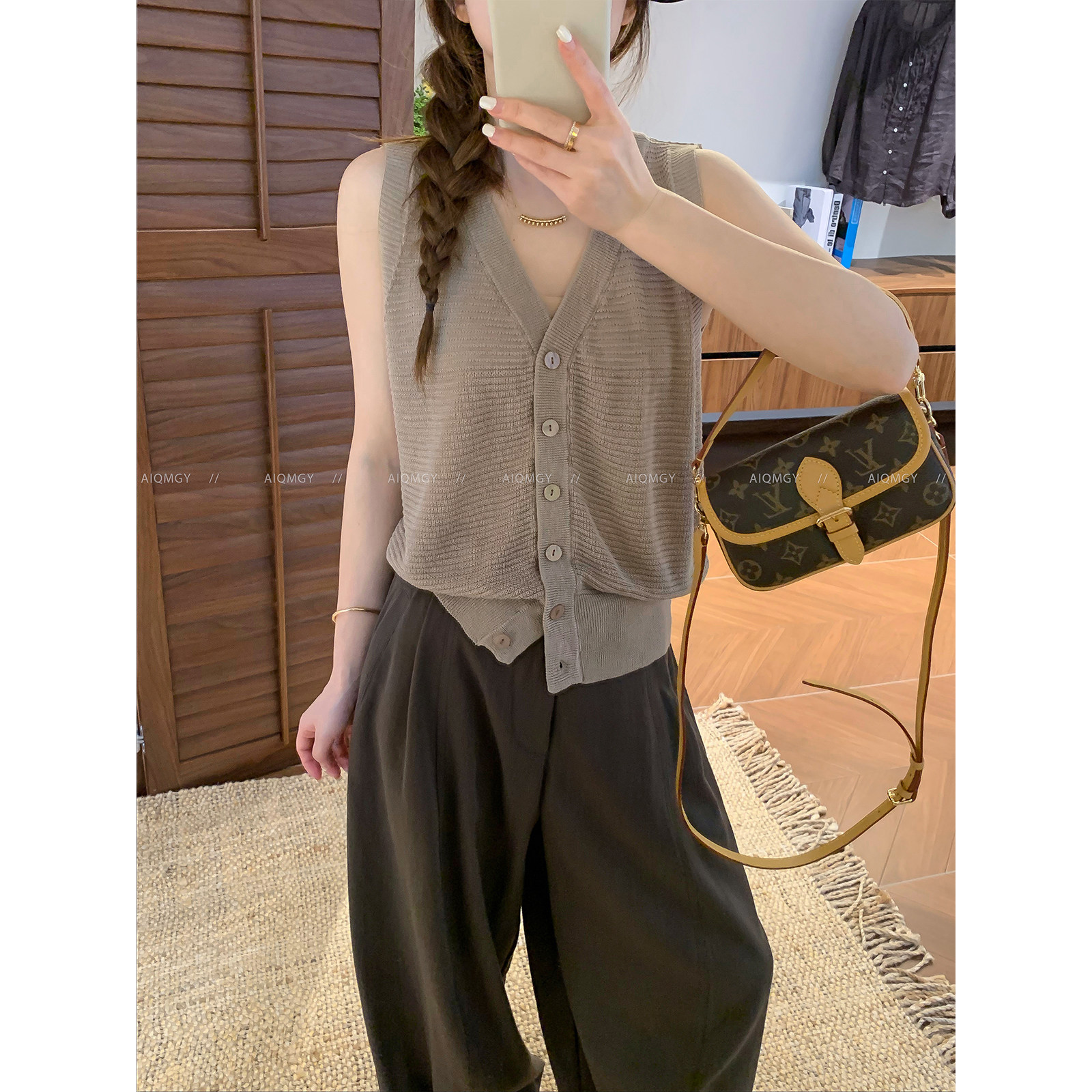 爱情魔鬼鱼 纯色V领针织马甲背心女2026夏季新款通勤百搭开衫上衣