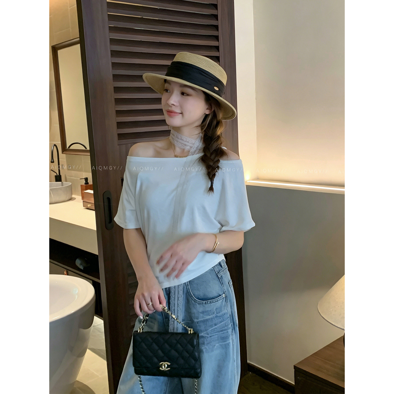 爱情魔鬼鱼 纯色短袖斜领露肩蕾丝飘带T恤女2026夏季新款时尚上衣