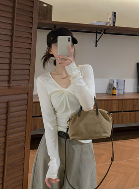 爱情魔鬼鱼长袖V领扭结T恤女