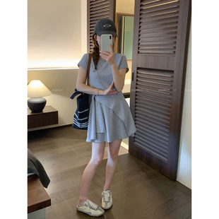 爱情魔鬼鱼 短袖圆领配披肩连衣裙女2026年夏季新款时尚短款裙子