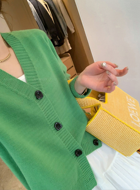爱情魔鬼鱼 绿色V领长袖针织开衫女2026春季新款宽松显瘦百搭上衣