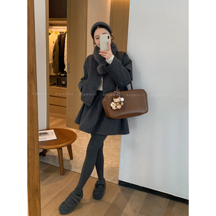 爱情魔鬼鱼 带毛领羽绒套装女2025冬季新款外套半身裙短裙两件套