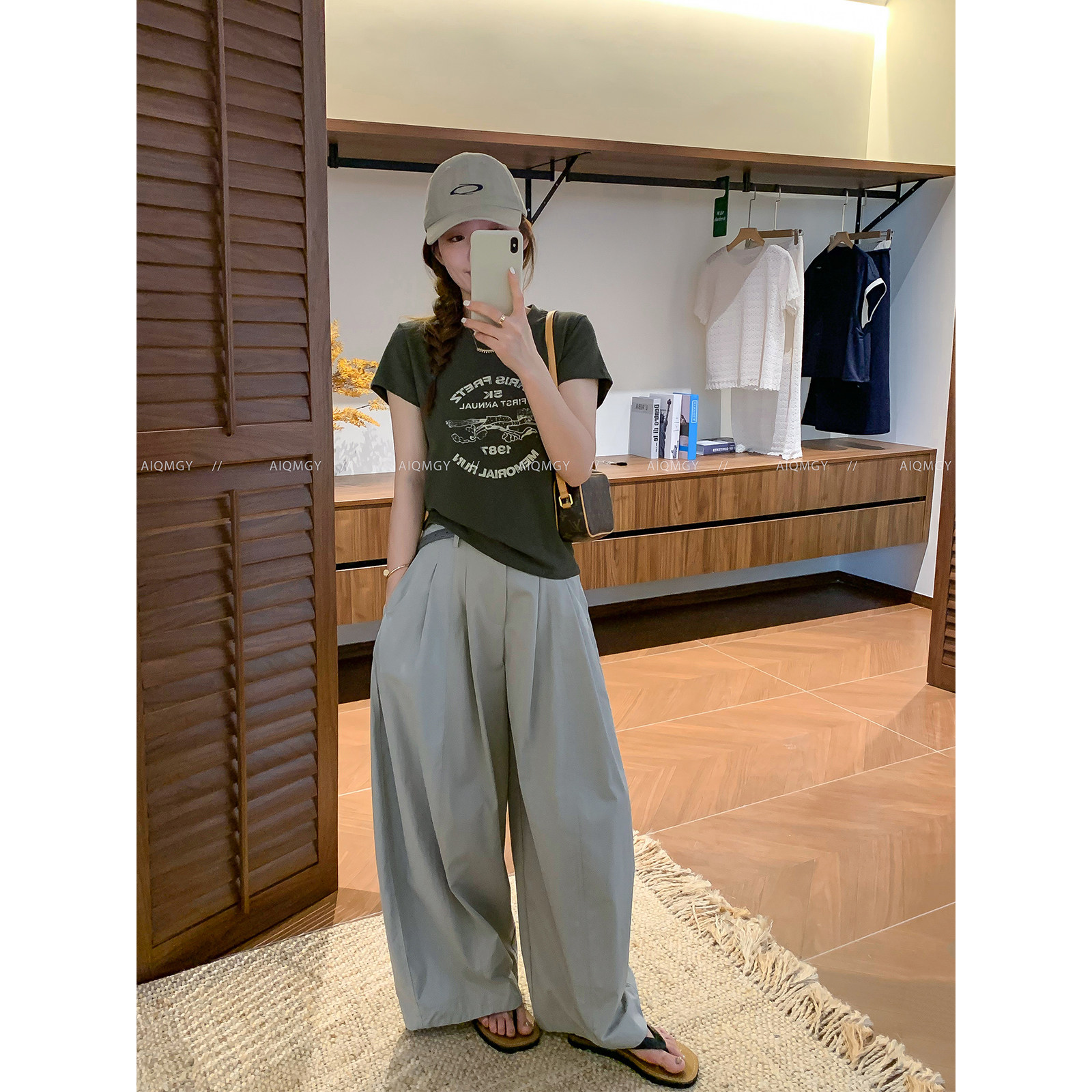 爱情魔鬼鱼 军绿色圆领字母印花T恤女2026夏季新款时尚百搭上衣