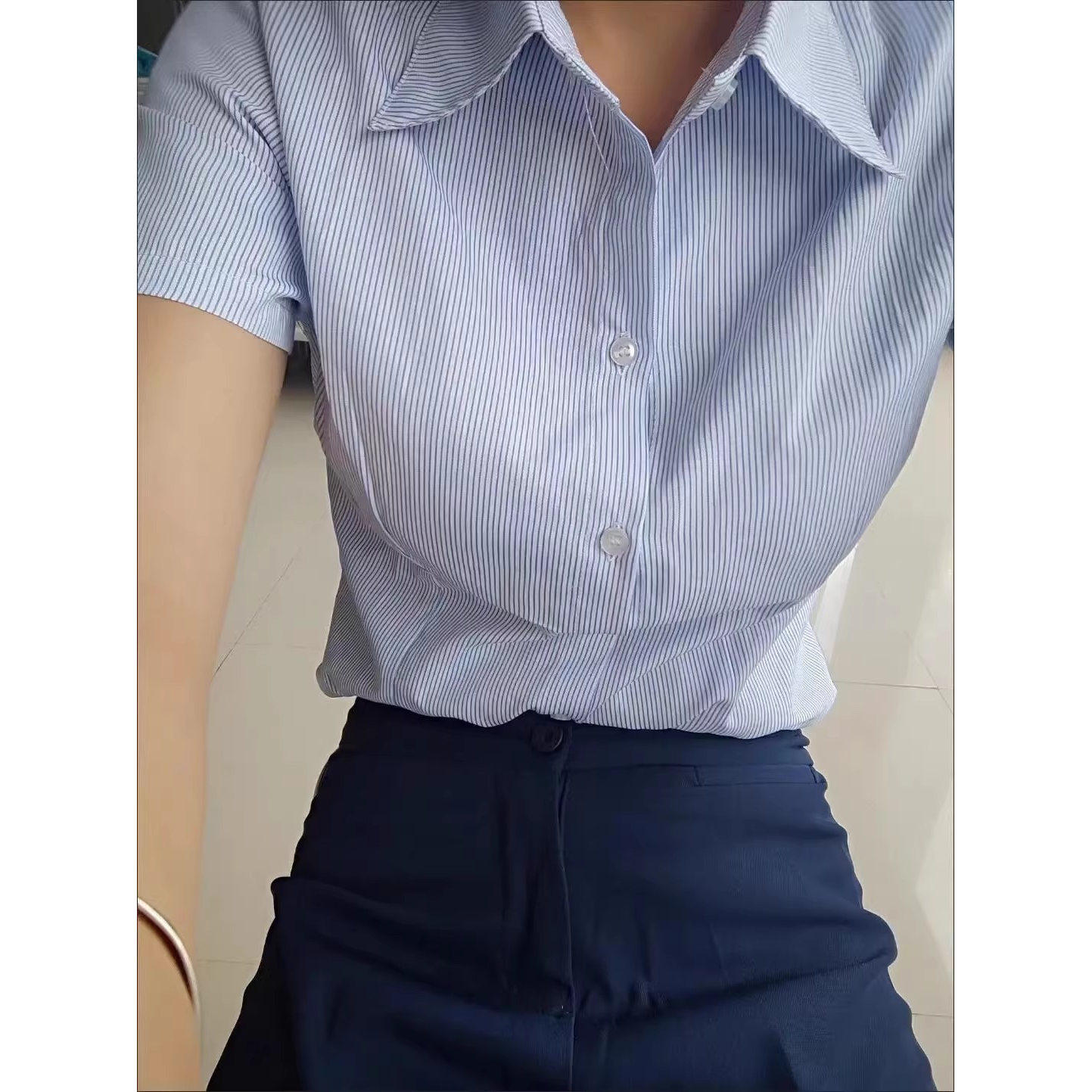 胖mm银行白底蓝条纹衬衫加大加肥