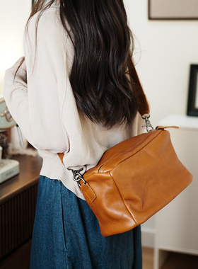 斜挎包小众设计感复古包包头层植鞣牛皮包女士休闲包波士顿枕头包