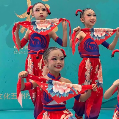 东北秧歌舞兰花奖表演服