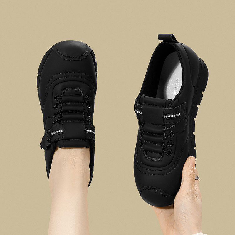 超轻便软底运动鞋女款2026新款春秋季百搭黑色真皮平底休闲跑步鞋