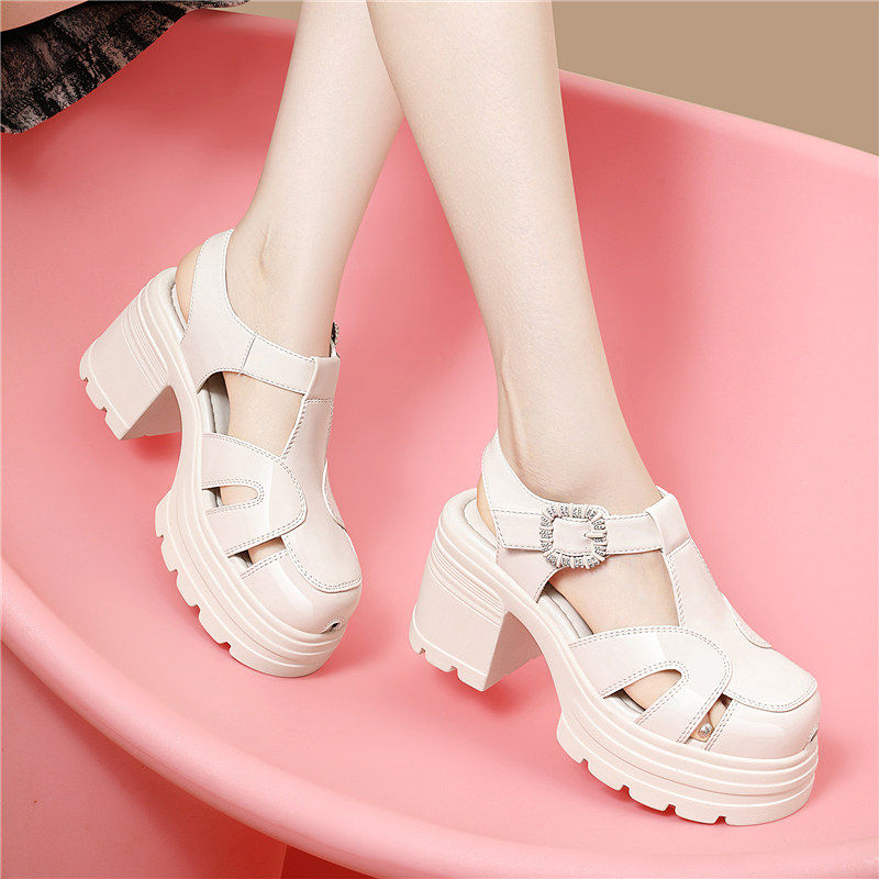 品牌罗马凉鞋女款2026新款夏季配裙子厚底高跟洞洞鞋包头猪笼鞋子