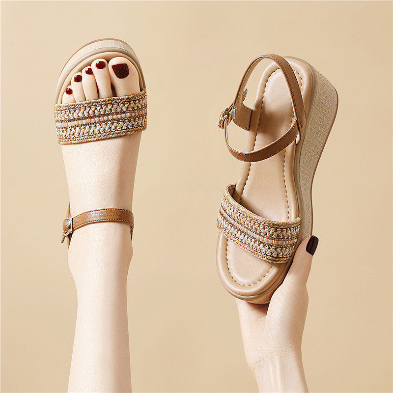 楔型凉鞋女款外穿夏季2026新款厚底一字带凉拖鞋精致高跟沙滩女鞋