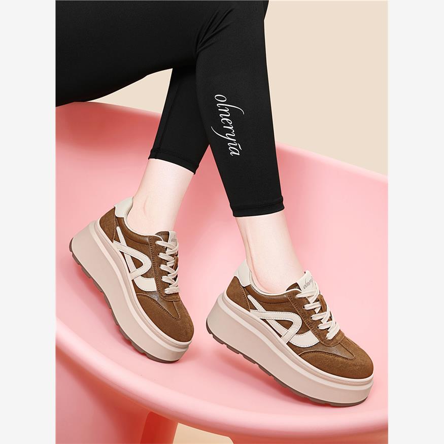 真皮厚底板鞋女款2025年