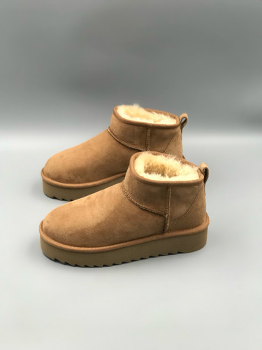 冬季新款 经典短筒雪地靴 厚底 羊皮毛一体 轻便保暖 女毛鞋 L