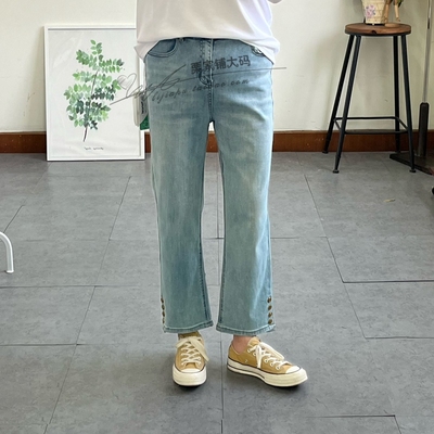 Z8栗家铺大码-春季新款裤脚侧边4个铜扣小直筒浅蓝牛仔裤大码女裤