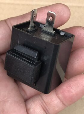 适用跨骑男装摩托车踏板女装12V大功率耐用转向灯通用型闪光器