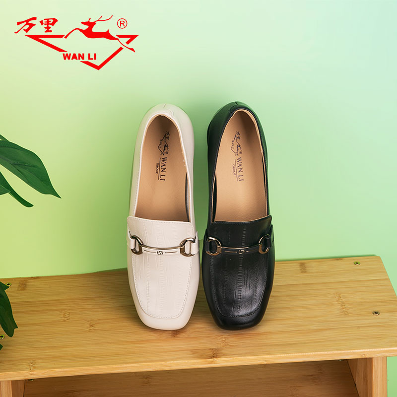 万里粗跟休闲皮鞋英伦风真皮女鞋