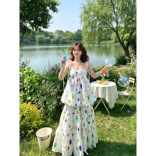 小众设计感修身显瘦吊带上衣白孔雀彩色波点童趣肌理感花苞套装女