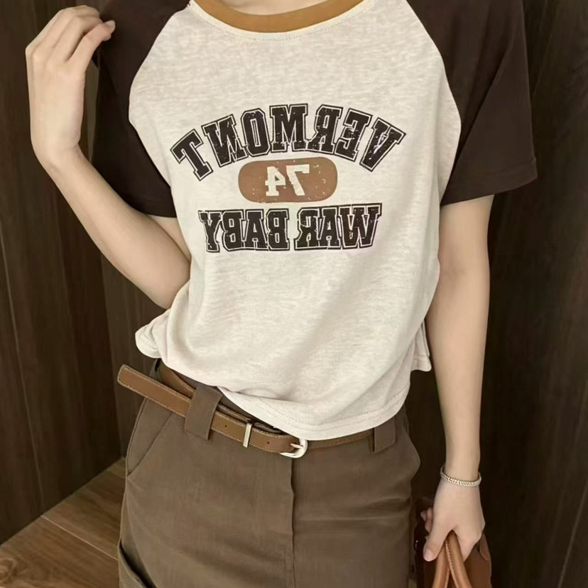 惠顺服装店—26夏上新复古撞色插肩袖字母印花短款短袖T恤