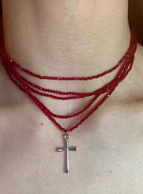 多层红色串珠十字架钛钢项链2024年新款choke颈链甜酷辣妹锁骨链