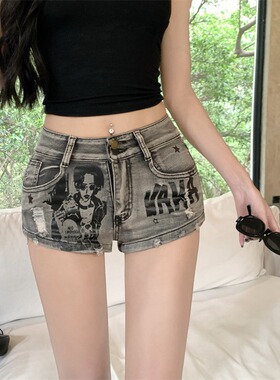 烟灰色破洞牛仔短裤女夏季薄款2025新款低腰设计感印花显瘦热裤子
