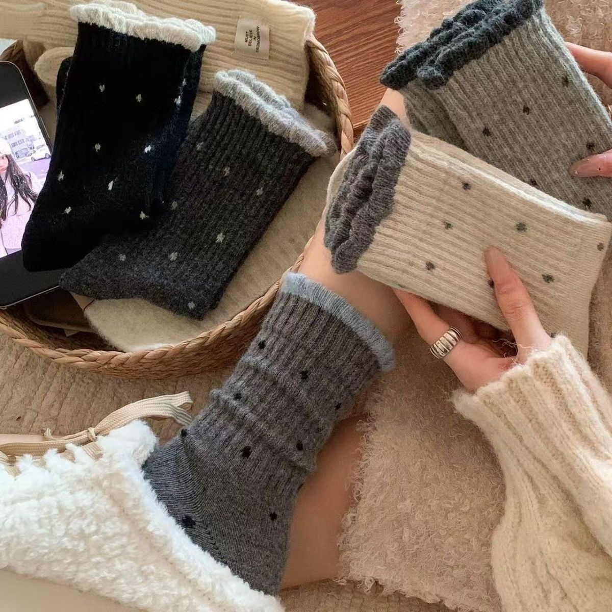 袜子女秋冬中筒波点温柔花边中筒复古可爱百搭堆堆长筒袜百搭外穿