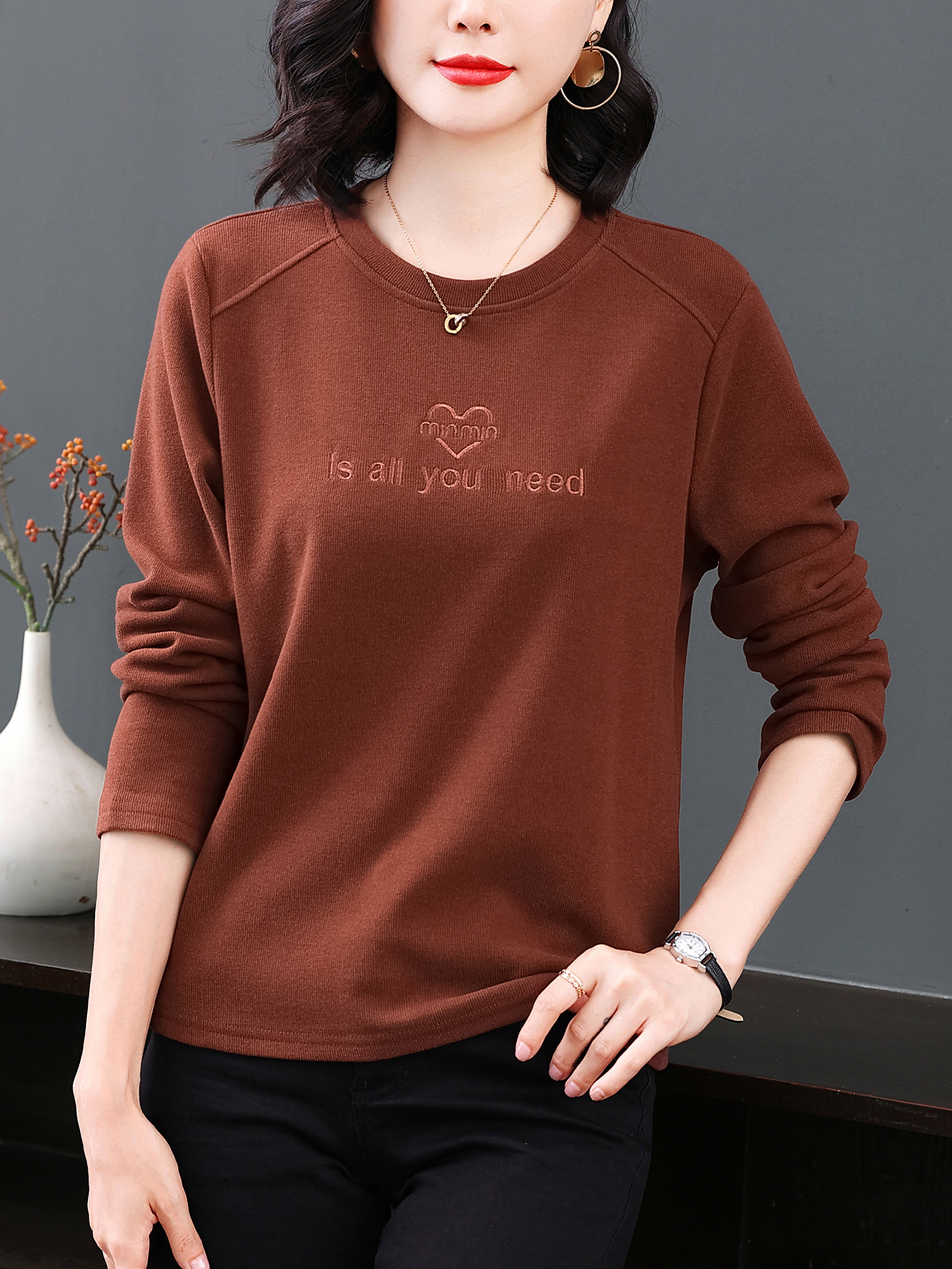 ROUMIKL时尚字母刺绣磨毛长袖T恤女秋冬内搭显瘦打底衫百搭洋气上