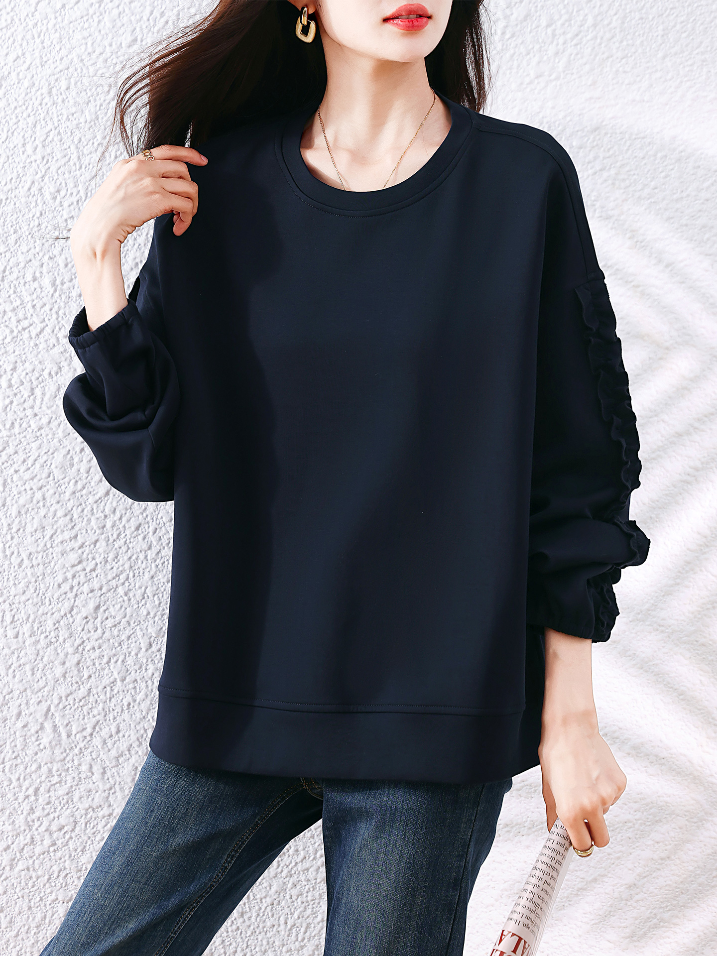 ROUMIKL设计感时尚木耳边圆领套头卫衣女士秋装大码宽松休闲洋气