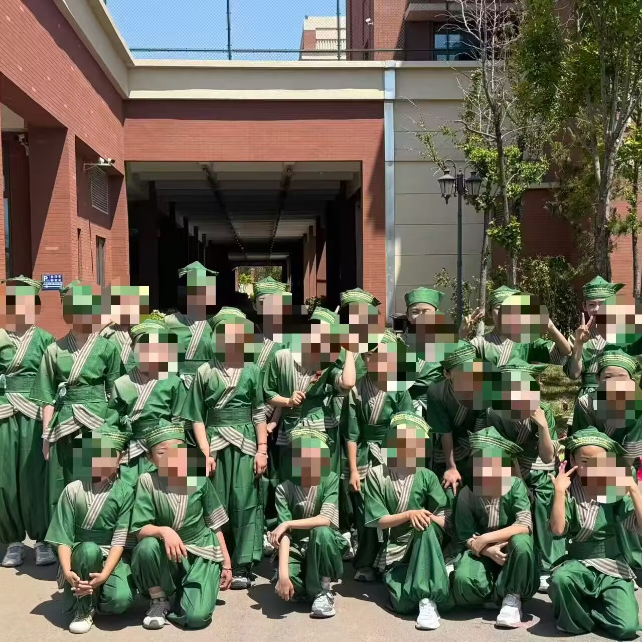 第十三届小荷风采 绿釉陶厨俑带我品山东 演出服表演服绿色舞蹈服