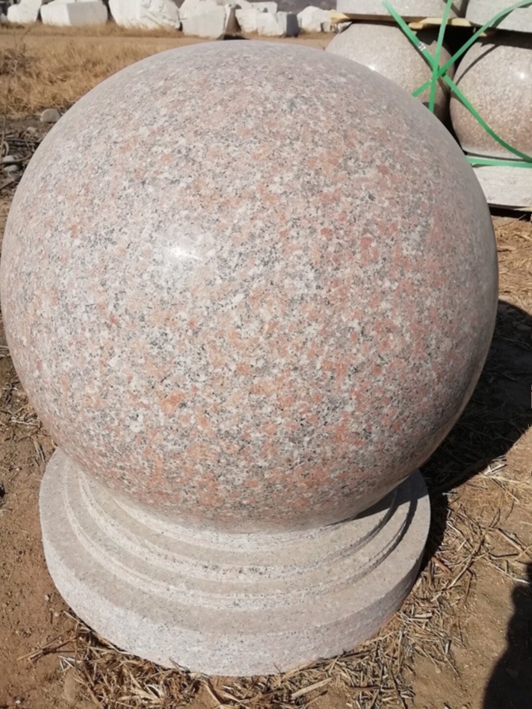 精品花岗岩芝麻白五莲花磨光路障石挡车拦路石球挡车阻路石球现货