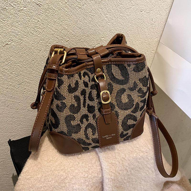 网红时尚包包女2025新款春季手提单肩包高级感洋气斜挎百搭水桶包,箱包皮具/热销女包/男包,水桶包,淘宝优惠券,粉丝福利购,淘宝优惠卷