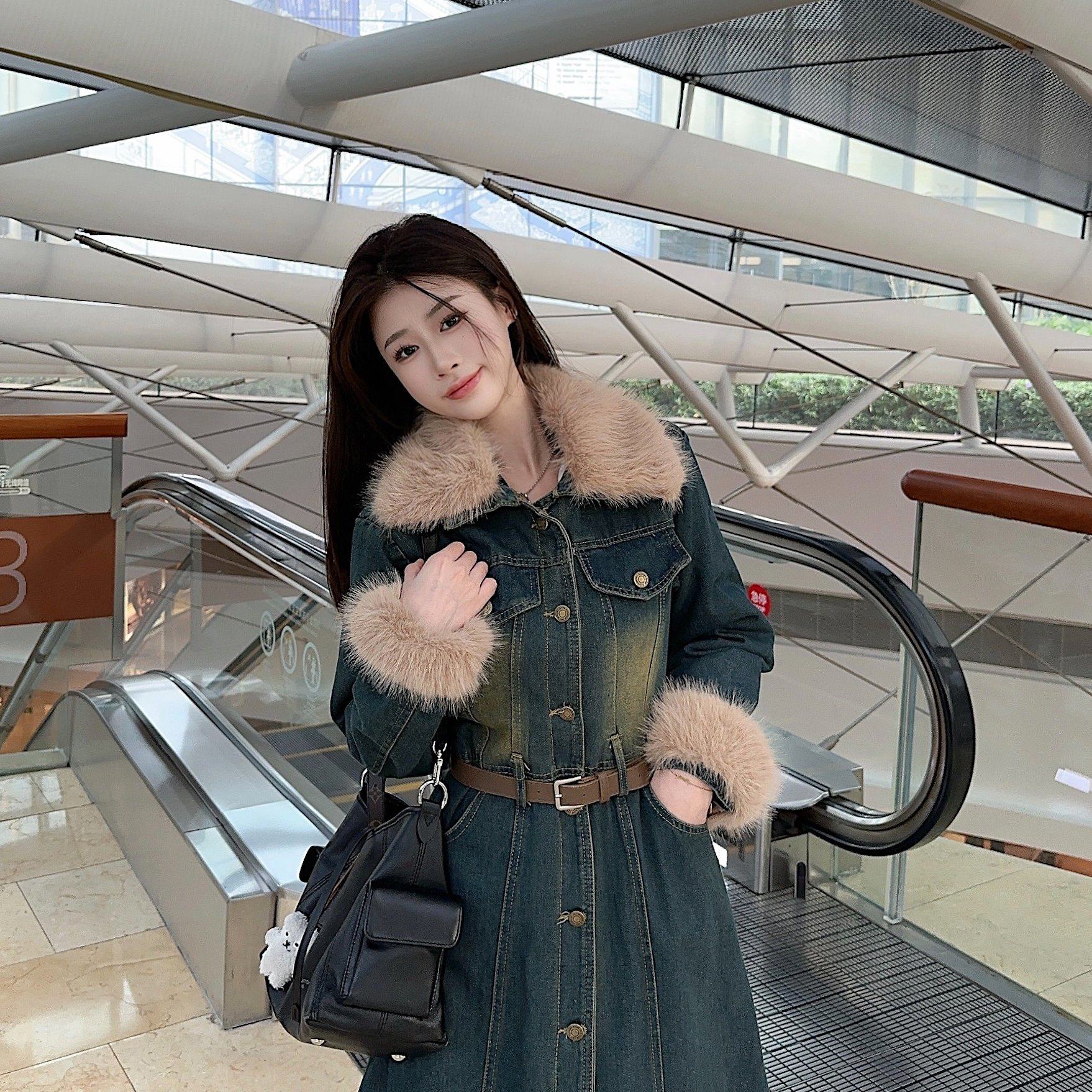 实拍实价 冬季美德拉复古毛领牛仔连衣裙气质收腰显瘦单排扣长裙