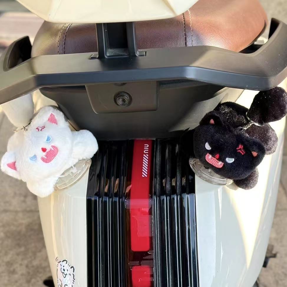 可爱呆萌毛绒炸毛小猫挂件公仔电动车装饰小配件汽车尾部配饰玩偶