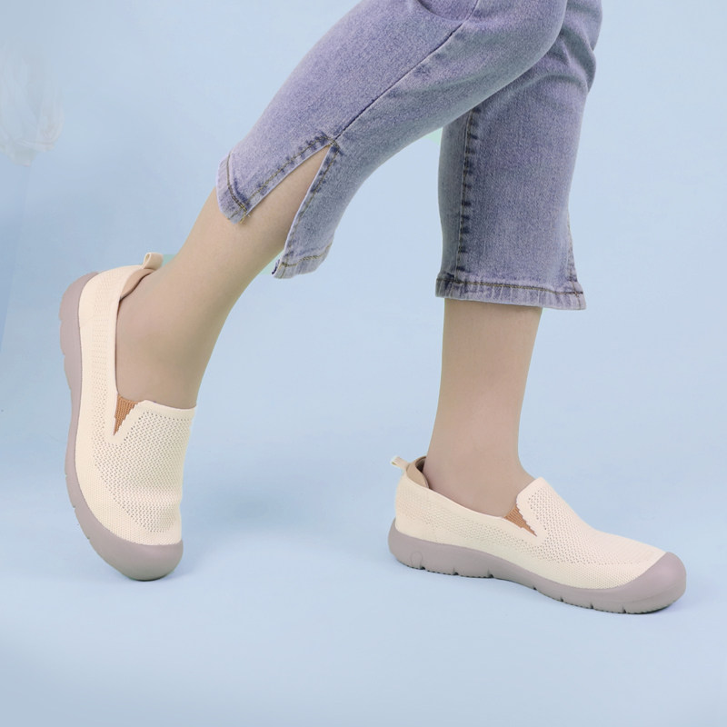 休闲舒适妈妈鞋子一脚蹬轻便防滑单鞋女软底透气中老年鞋春款1111