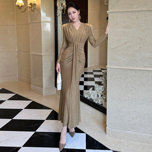 钉珠褶皱藏肉显瘦气质修身 场合端庄连衣裙女秋冬 包臀鱼尾长裙正式