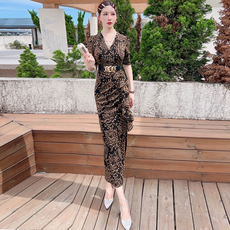 性格修身包臀亮丝荷叶边连衣裙女