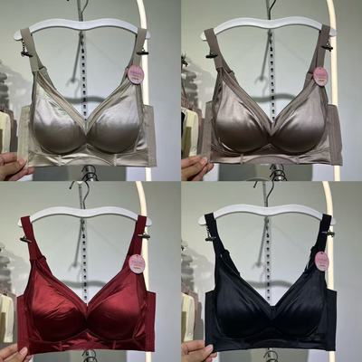 小胸聚拢光面内衣中厚杯时尚文胸
