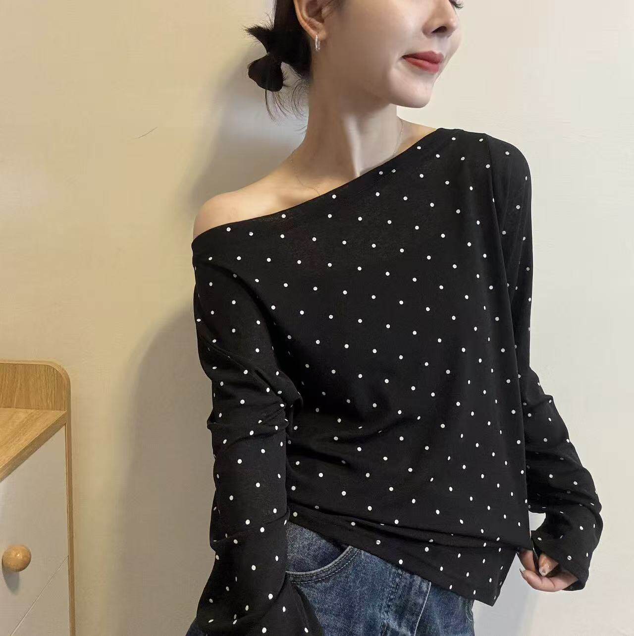黑色波点一字领露肩长袖t恤女26夏季宽松设计感小众洋气百搭上衣