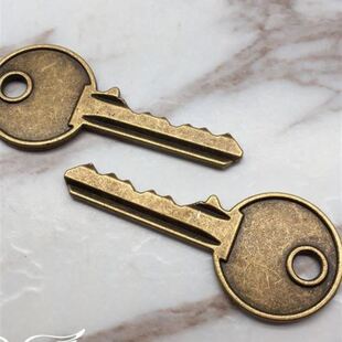 暗区突围主客房钥匙模型 6厘米diy复古 古铜钥匙挂件金属钥匙道具