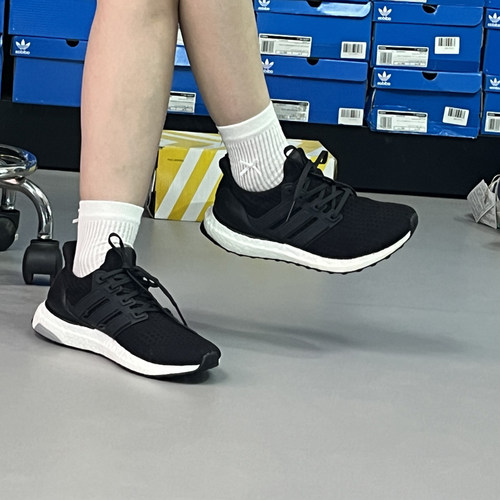 正品Adidas阿迪达斯BOOST男女透气舒适缓震休闲运动跑步鞋 BB6149